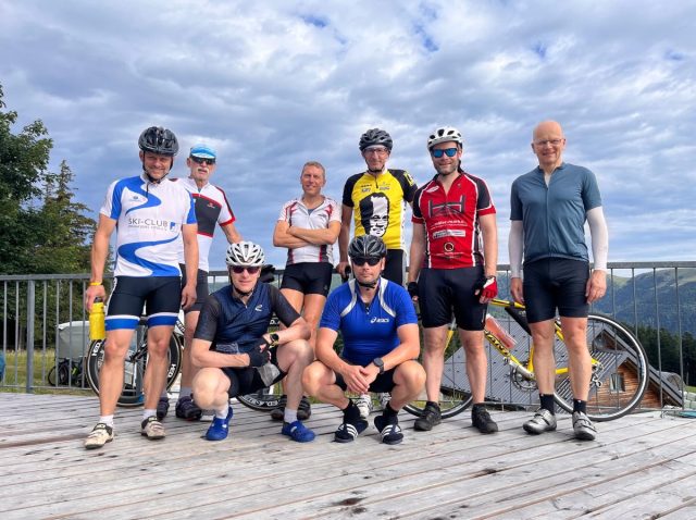 🚴♂️☀️ „Tour de France“ Skiclub Pirmasens Edition 🇫🇷
Von Pirmasens zum Schnepfenried!
14 Stunden unterwegs, jede Menge Kilometer, Höhenmeter und Ausdauer ☀️🚴♂️
Ein Tag, der definitiv in Erinnerung bleibt! 🔥
#SkiclubPirmasens #TourDeFrance #Pirmasens #Schnepfenried #Sommertour Rennrad Skiclub